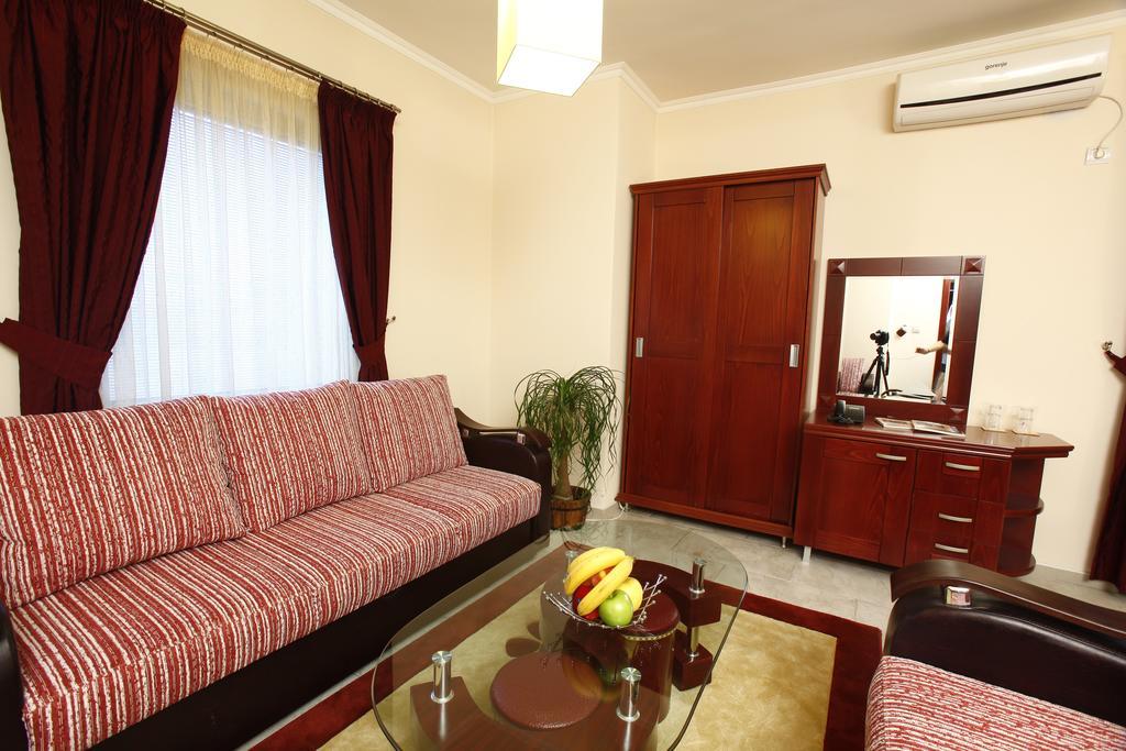 Hotel Luxor Suto Orizari 客房 照片