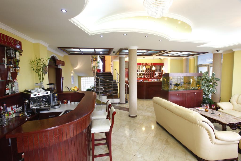 Hotel Luxor Suto Orizari 外观 照片