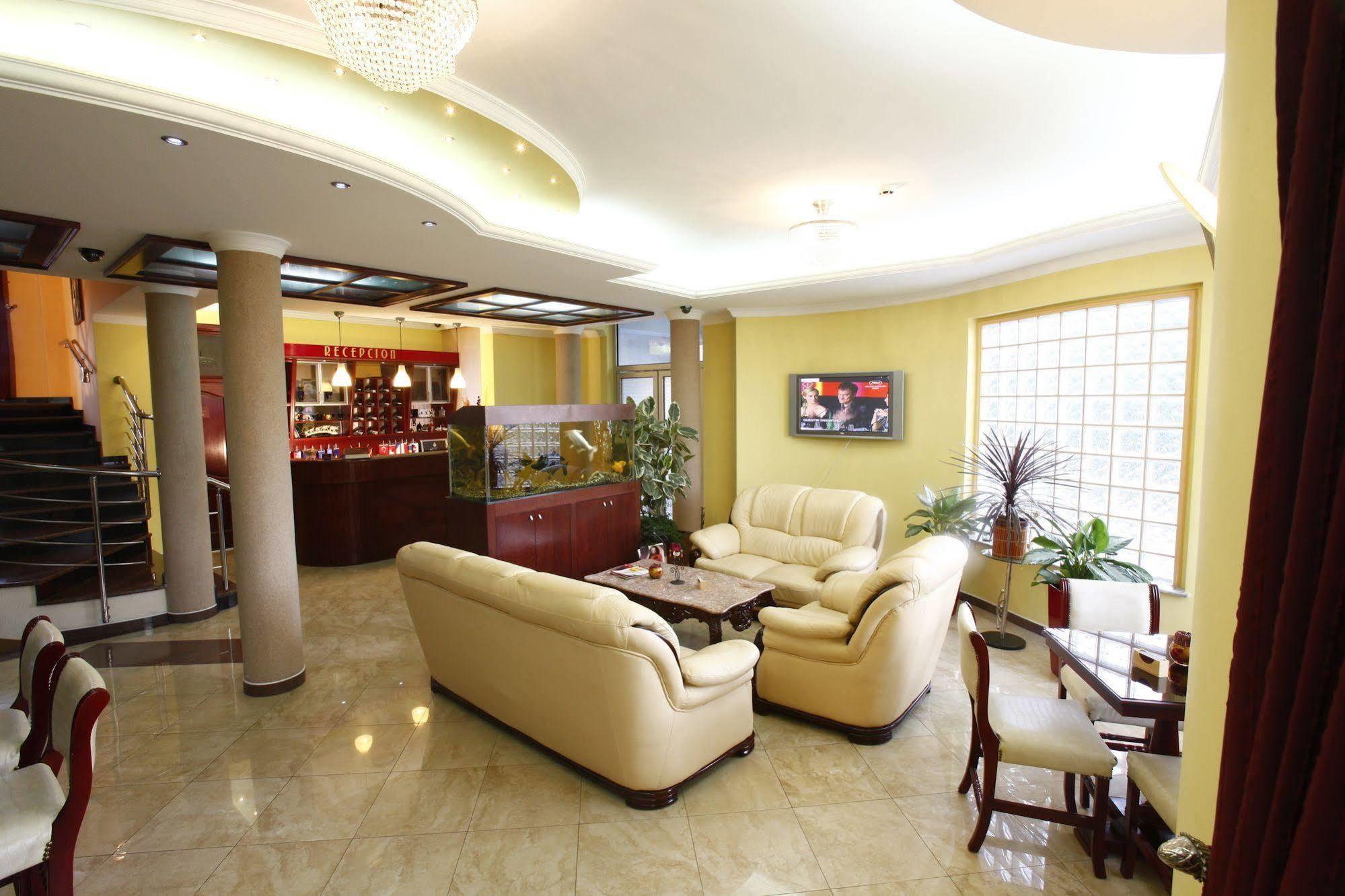 Hotel Luxor Suto Orizari 外观 照片